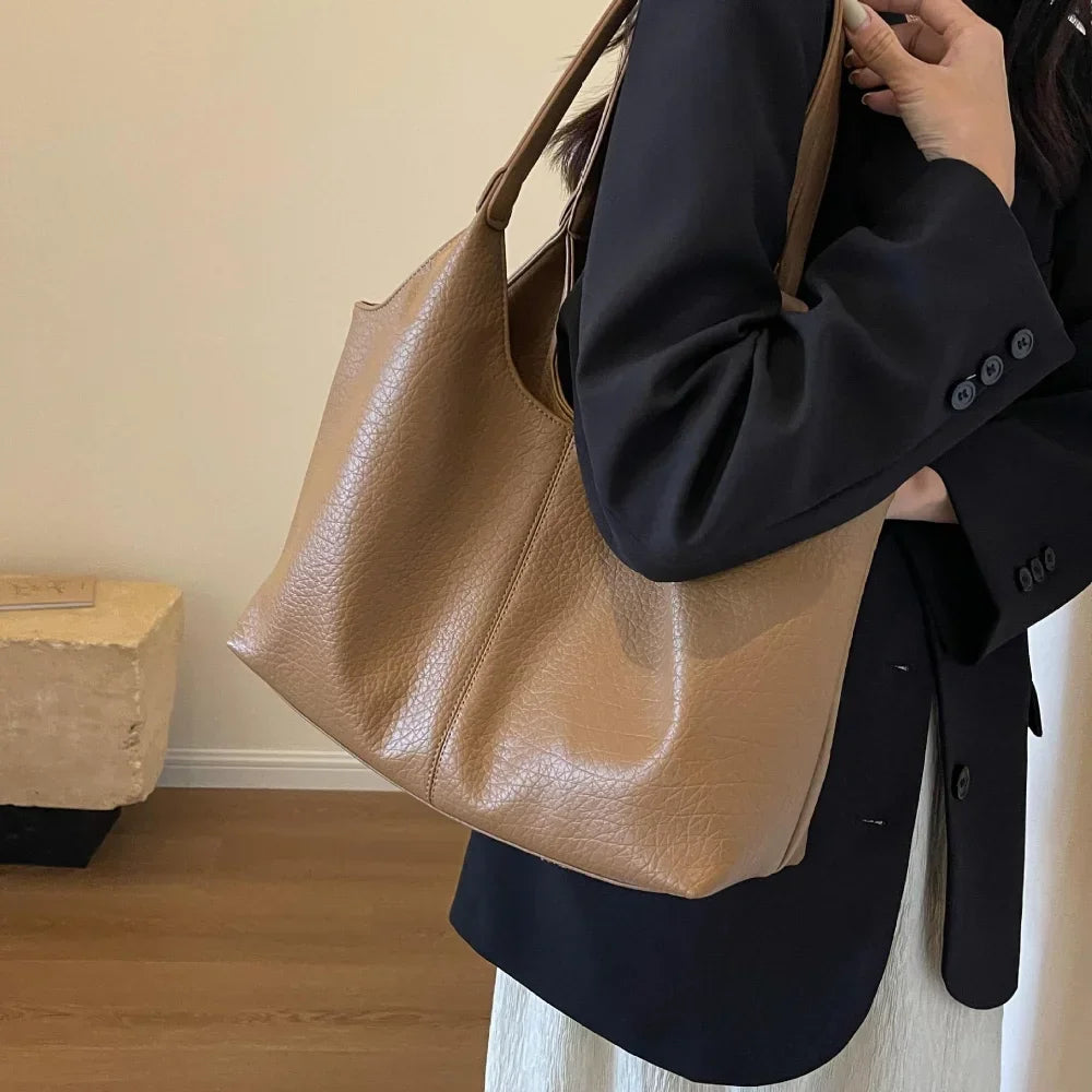 Handbag in Genuine Leather - Monica
