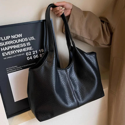 Handbag in Genuine Leather - Monica