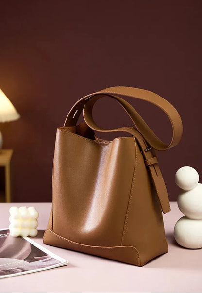 Genuine Leather Women's Handbag - Penélope