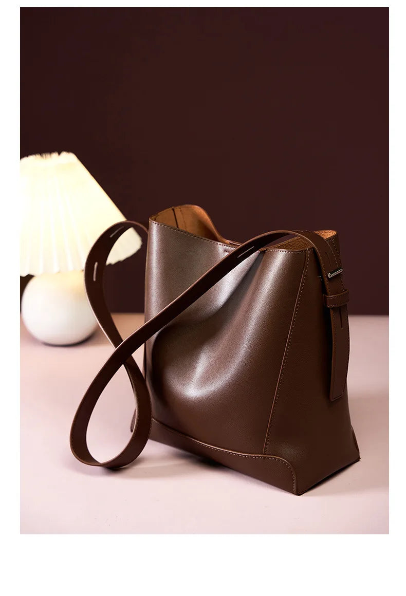 Genuine Leather Women's Handbag - Penélope