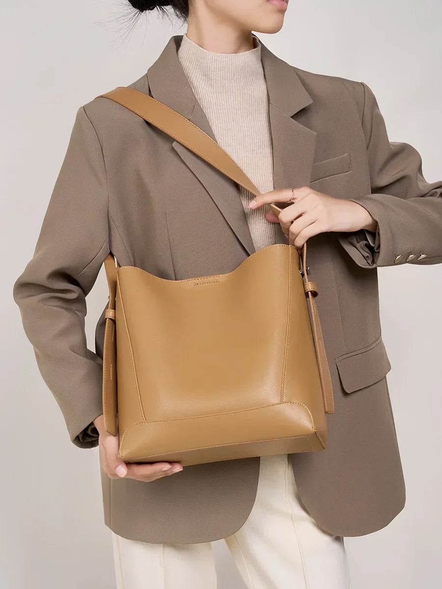 Genuine Leather Women's Handbag - Penélope